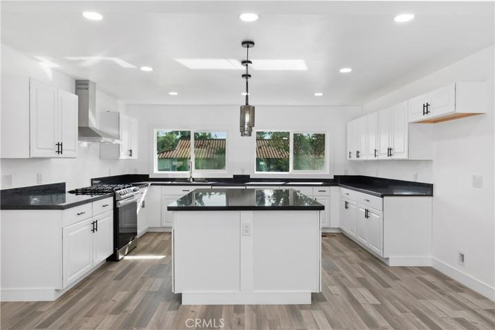 3241 Lakehill Place, Riverside, California 92501