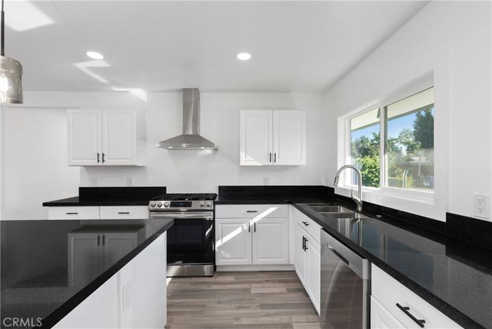 3241 Lakehill Place, Riverside, California 92501