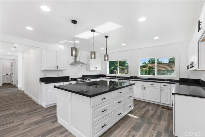 3241 Lakehill Place, Riverside, California 92501