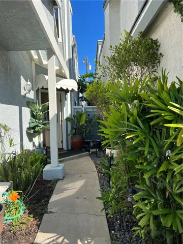 412 19th Street, Huntington Beach, California 92648
