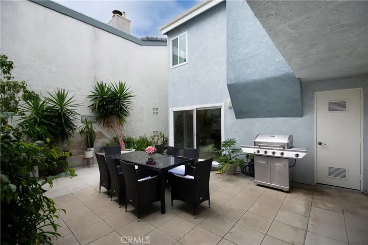 412 19th Street, Huntington Beach, California 92648