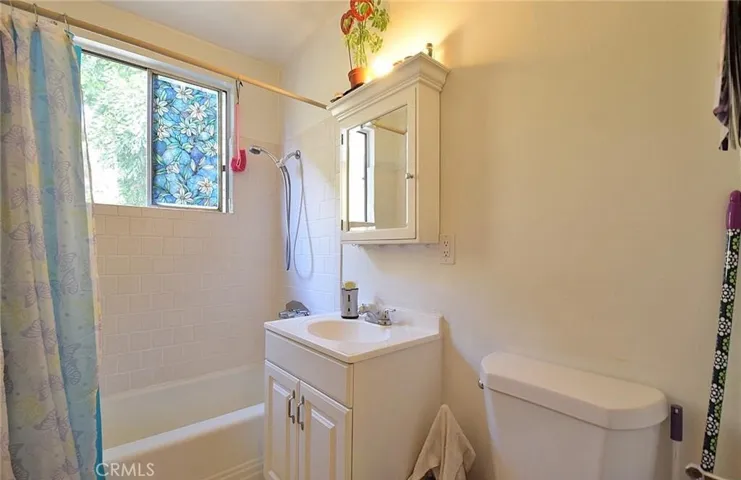 933 N Alameda Avenue, Azusa, California 91702