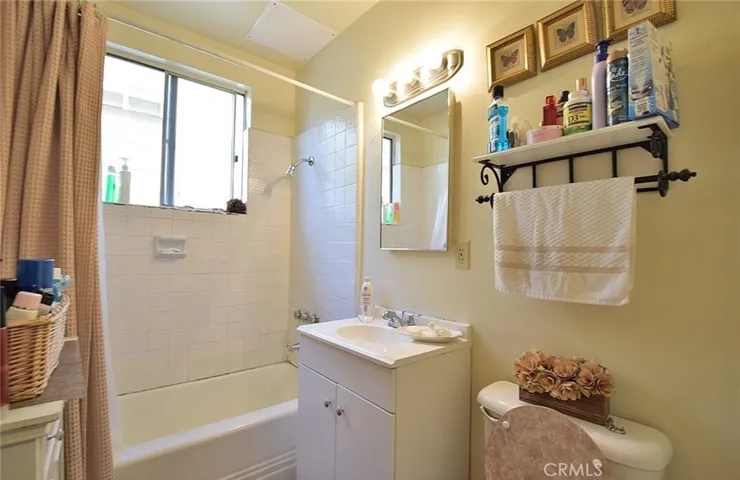 933 N Alameda Avenue, Azusa, California 91702