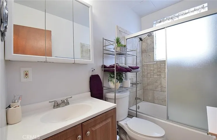 933 N Alameda Avenue, Azusa, California 91702