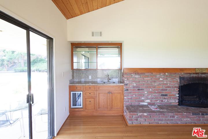 Corner bar in Living room