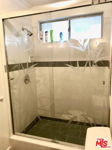 Powder room /shower