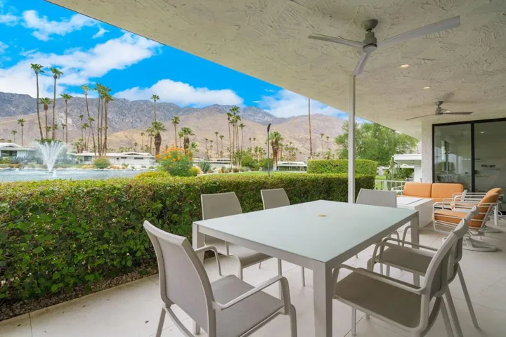 Lots Of Outdoor Entertaining Options