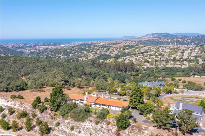 560 Easy Street, Arroyo Grande, California 93420