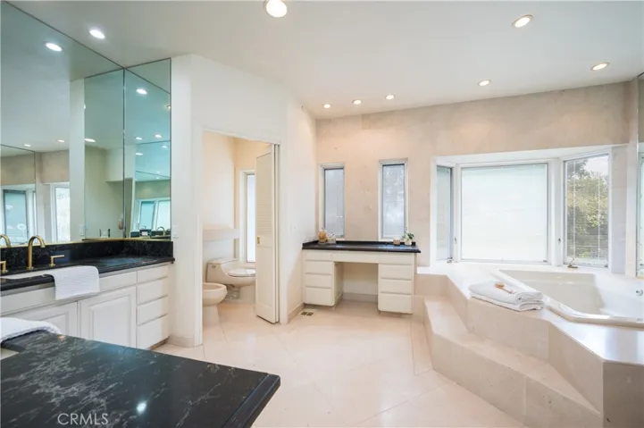 560 Easy Street, Arroyo Grande, California 93420
