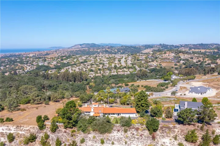 560 Easy Street, Arroyo Grande, California 93420