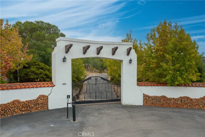 560 Easy Street, Arroyo Grande, California 93420