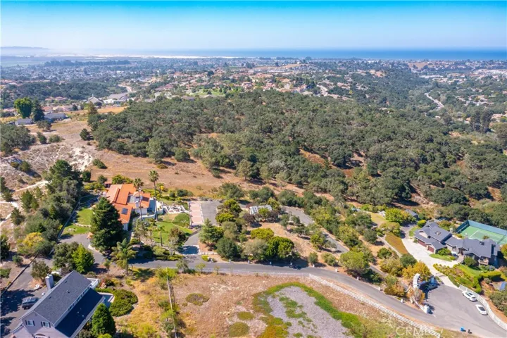 560 Easy Street, Arroyo Grande, California 93420