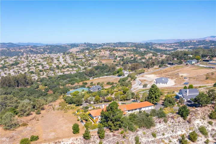 560 Easy Street, Arroyo Grande, California 93420