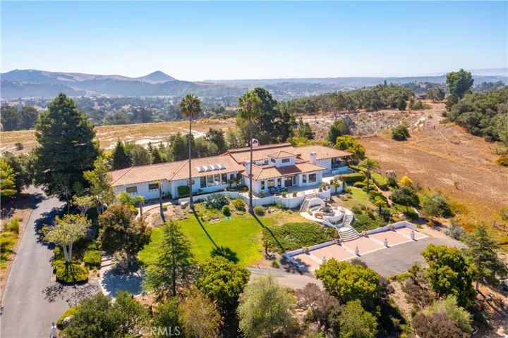 560 Easy Street, Arroyo Grande, California 93420