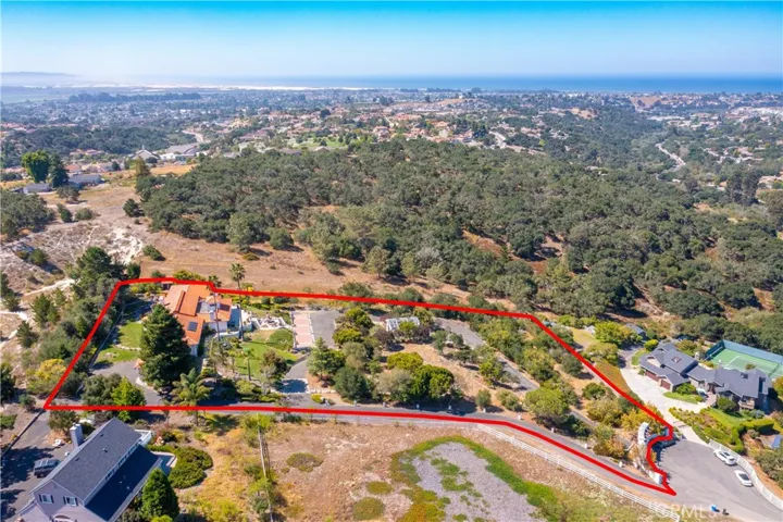 560 Easy Street, Arroyo Grande, California 93420