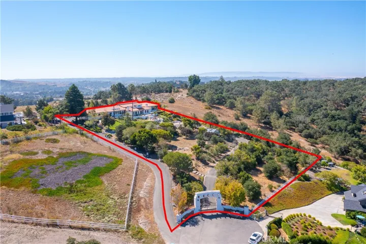 560 Easy Street, Arroyo Grande, California 93420