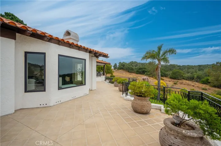 560 Easy Street, Arroyo Grande, California 93420