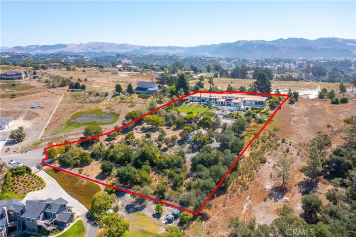 560 Easy Street, Arroyo Grande, California 93420