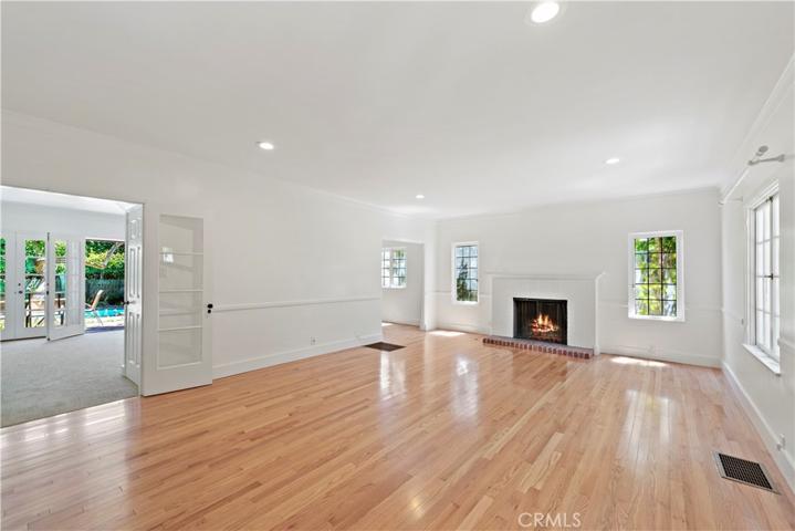 447 Locust Street, Laguna Beach, California 92651