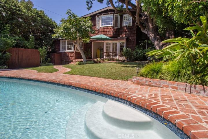 447 Locust Street, Laguna Beach, California 92651