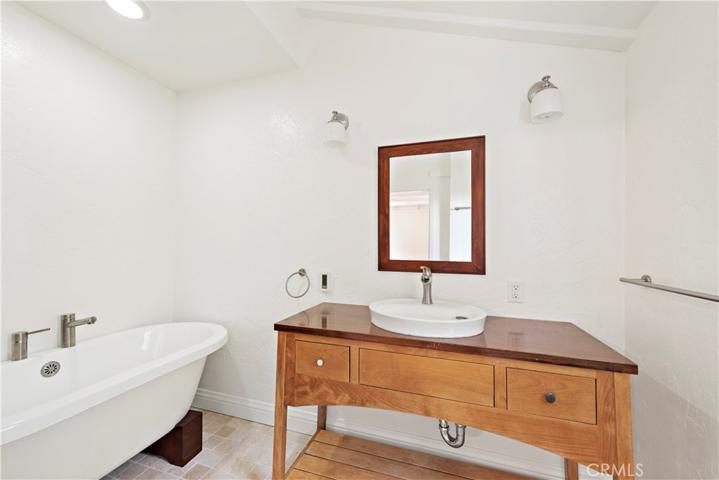 447 Locust Street, Laguna Beach, California 92651