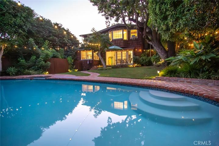 447 Locust Street, Laguna Beach, California 92651