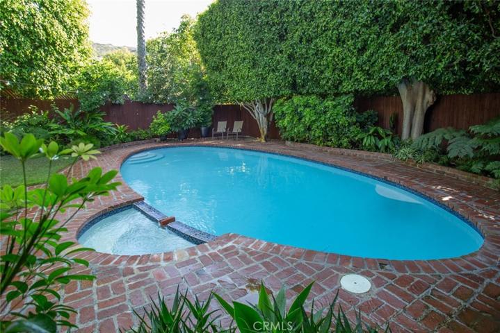 447 Locust Street, Laguna Beach, California 92651