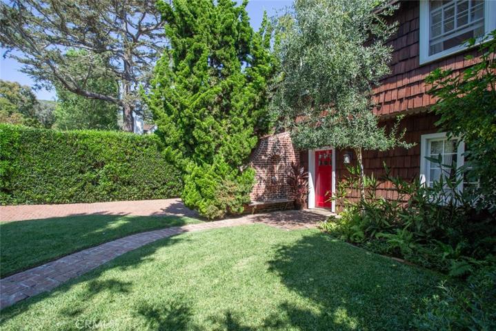447 Locust Street, Laguna Beach, California 92651