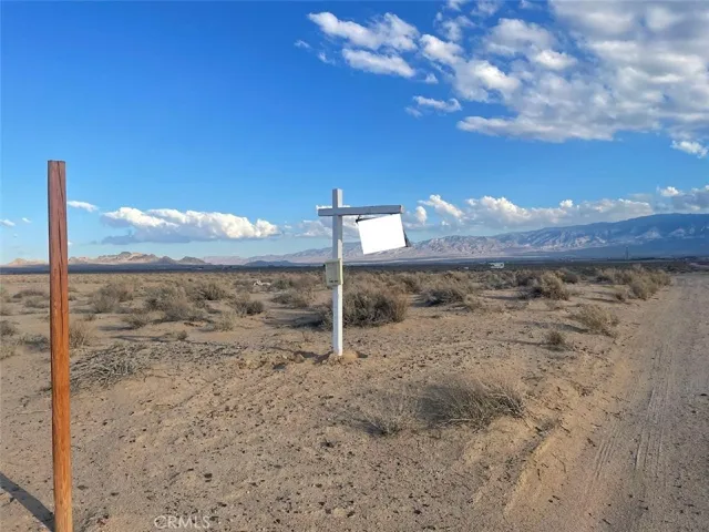 16 Smoke Bush Road, Lucerne Valley, California 92356