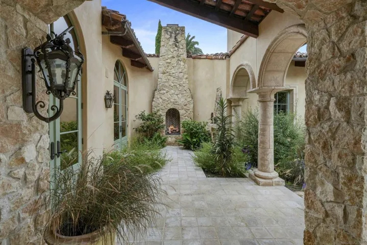 6115 Mimulus, Rancho Santa Fe, California 92067