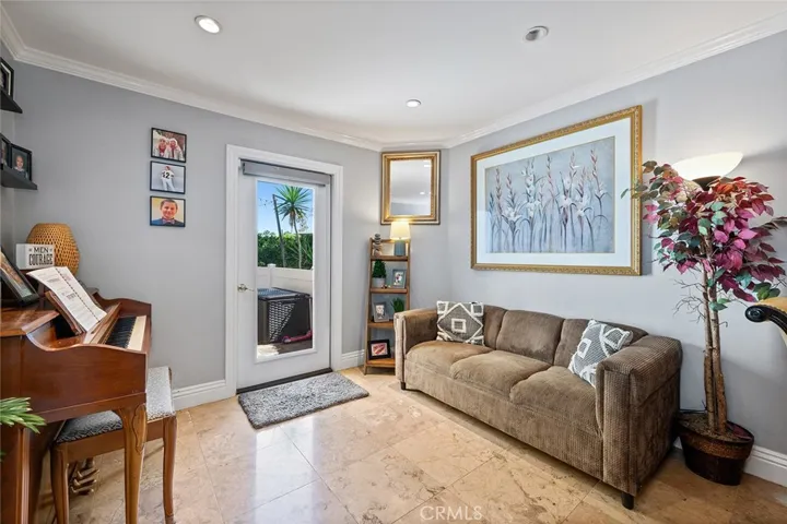 bonus room/office