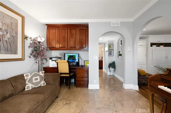 bonus room/office