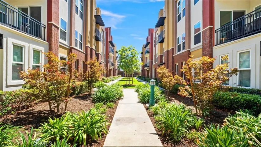 648 W 1st. Street, Claremont, California 91711