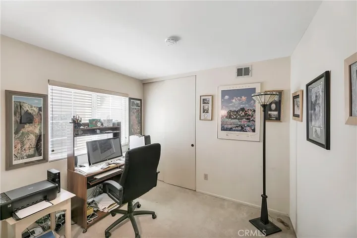 Office/Main Floor Bedroom