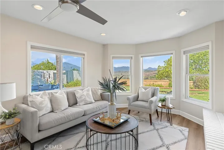 24836 Tabuenca, Mission Viejo, California 92692