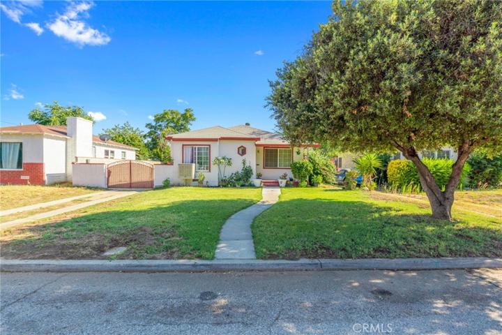 Curb appeal with plenty of street parking!