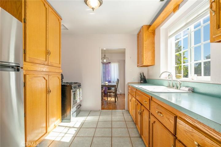 Refrigerator and stove included