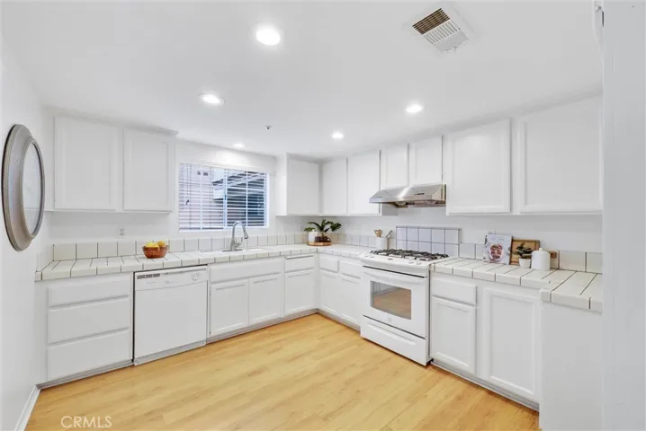 801 W Foothill Boulevard Unit F, Monrovia, California 91016