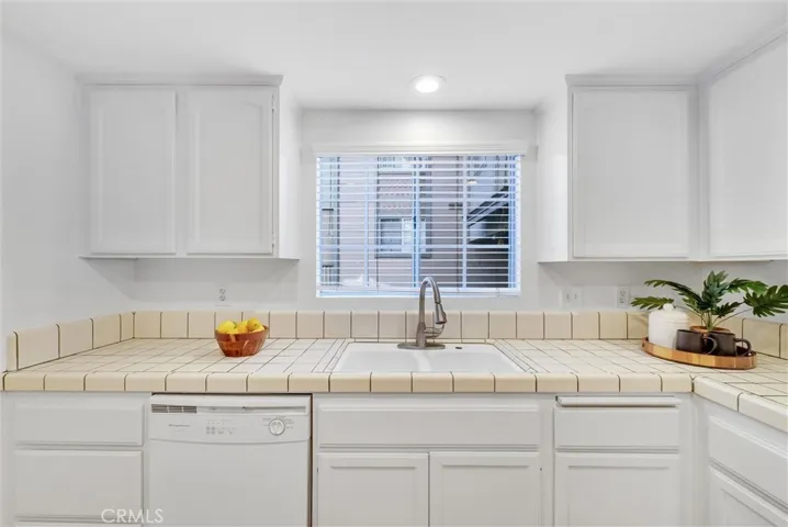 801 W Foothill Boulevard Unit F, Monrovia, California 91016