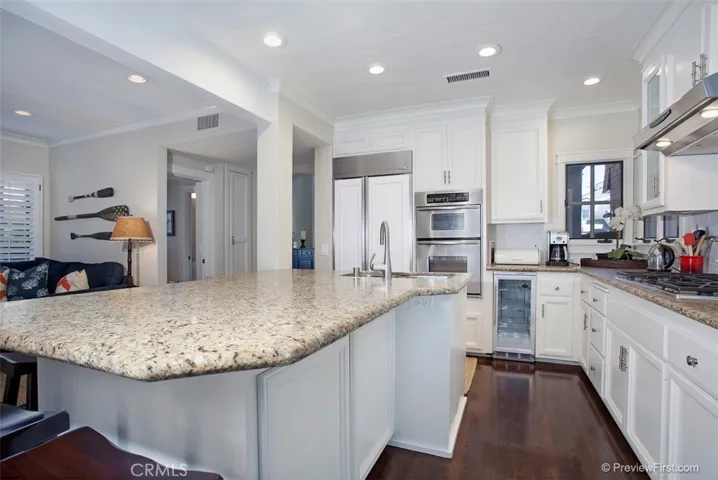 441 Carnation Avenue, Corona del Mar, California 92625
