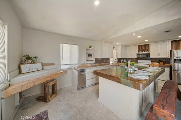 13812 Windward Lane, Helendale, California 92342