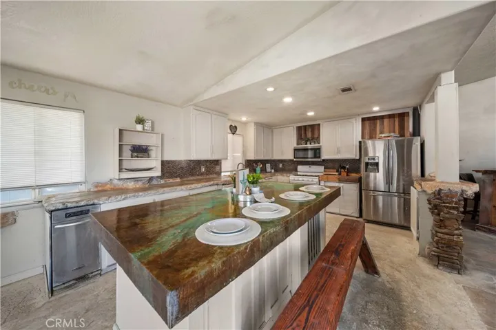 13812 Windward Lane, Helendale, California 92342