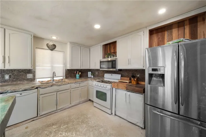 13812 Windward Lane, Helendale, California 92342