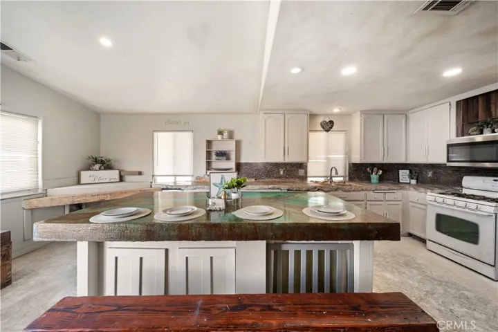 13812 Windward Lane, Helendale, California 92342
