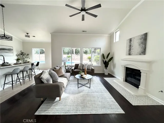 2143 E Turnberry E Avenue, Fresno, California 93730