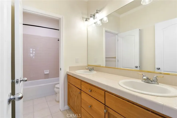 2143 E Turnberry E Avenue, Fresno, California 93730