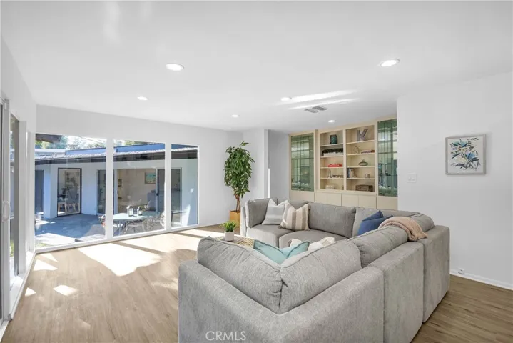 5400 E La Pasada Street, Long Beach, California 90815