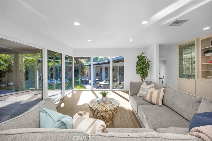 5400 E La Pasada Street, Long Beach, California 90815