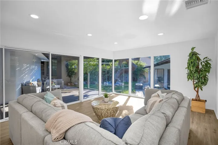 5400 E La Pasada Street, Long Beach, California 90815