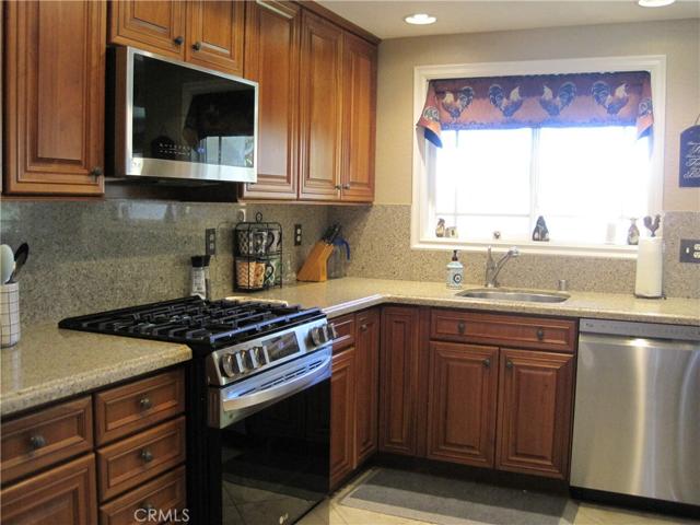 NEWER KITCHEN-QUARTZ COUNTERS!